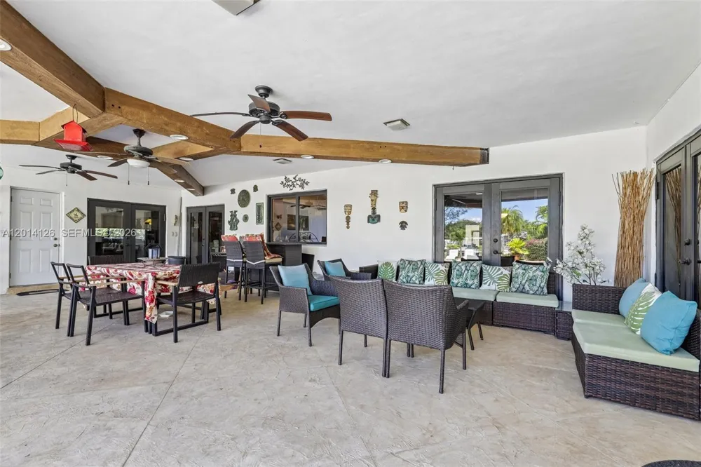 19805 NE 22nd Ave Miami, FL 33180