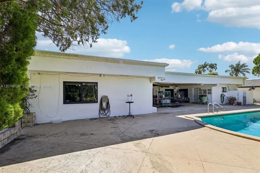 19805 NE 22nd Ave Miami, FL 33180