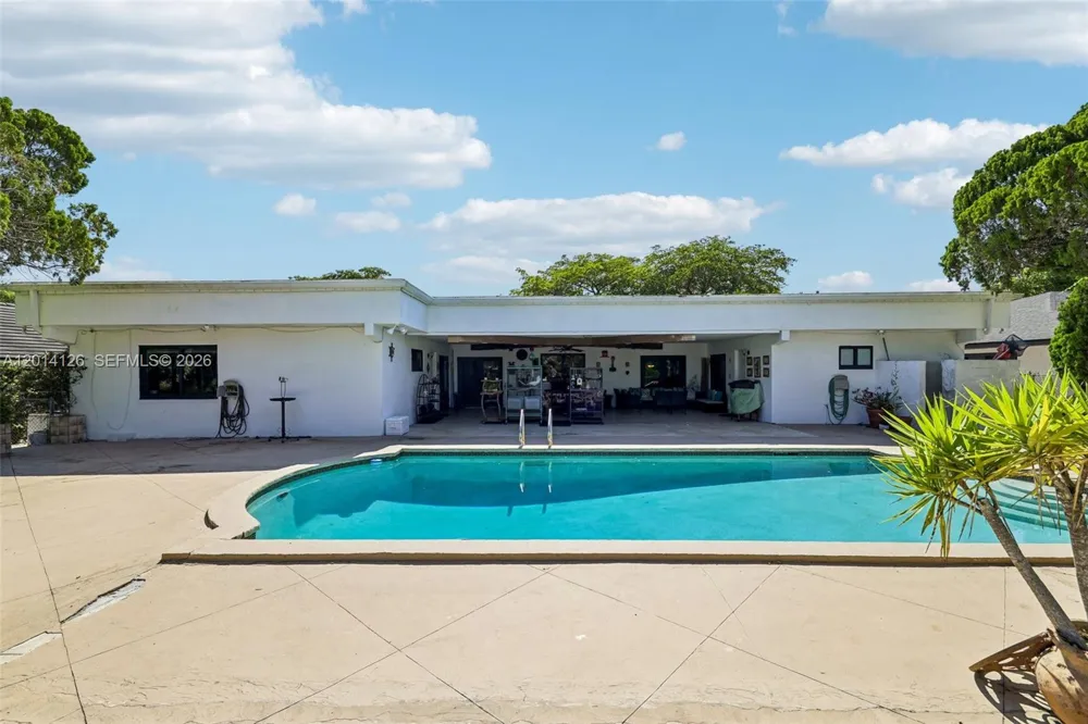 19805 NE 22nd Ave Miami, FL 33180