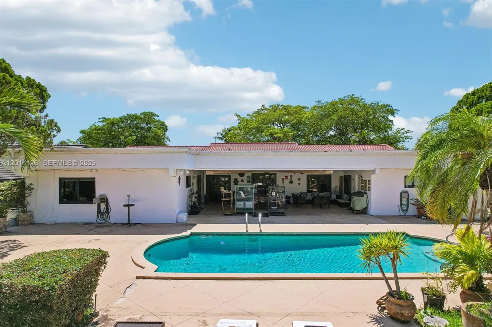 19805 NE 22nd Ave Miami, FL 33180