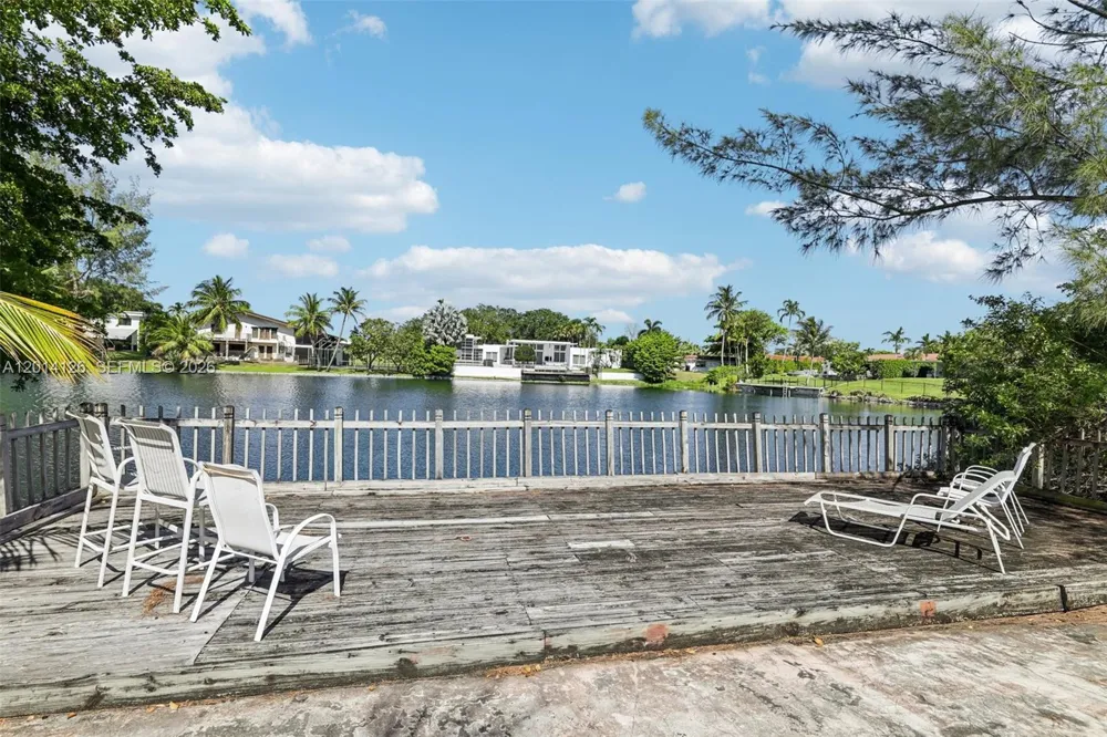 19805 NE 22nd Ave Miami, FL 33180