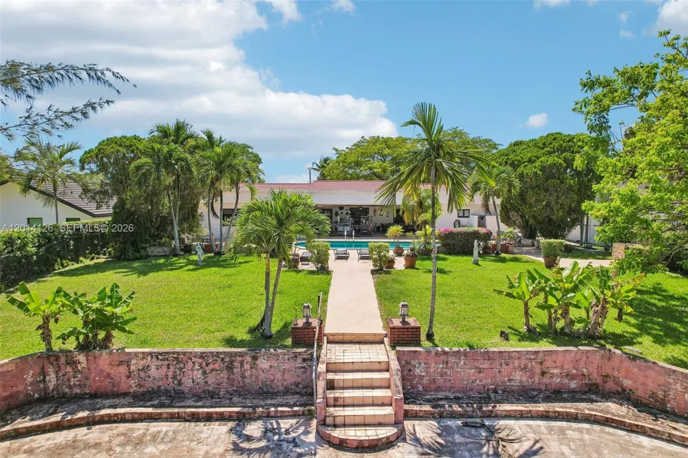 19805 NE 22nd Ave Miami, FL 33180