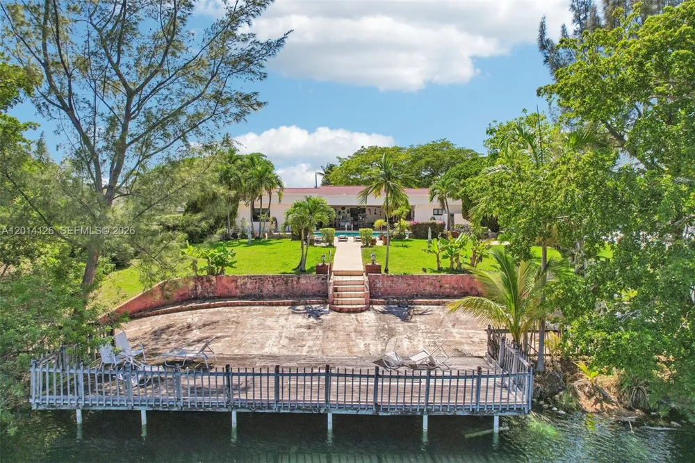 19805 NE 22nd Ave Miami, FL 33180