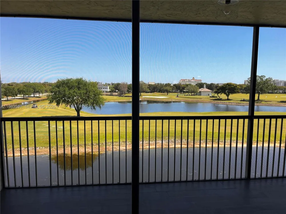 3100 W Rolling Hills Cir #403 Davie, FL 33328