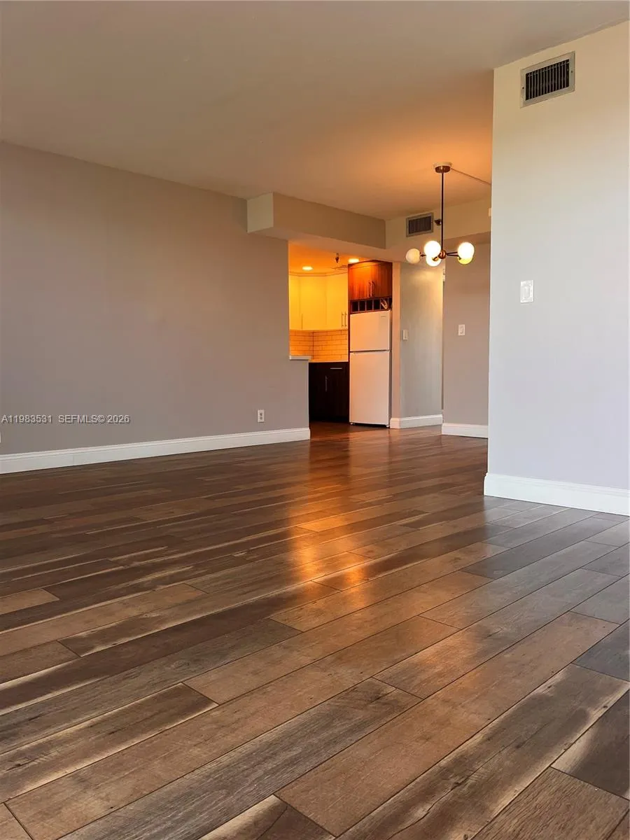 3100 W Rolling Hills Cir #403 Davie, FL 33328