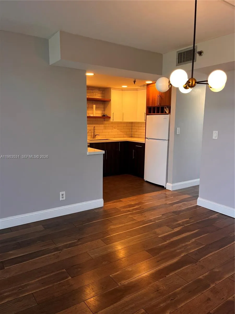 3100 W Rolling Hills Cir #403 Davie, FL 33328