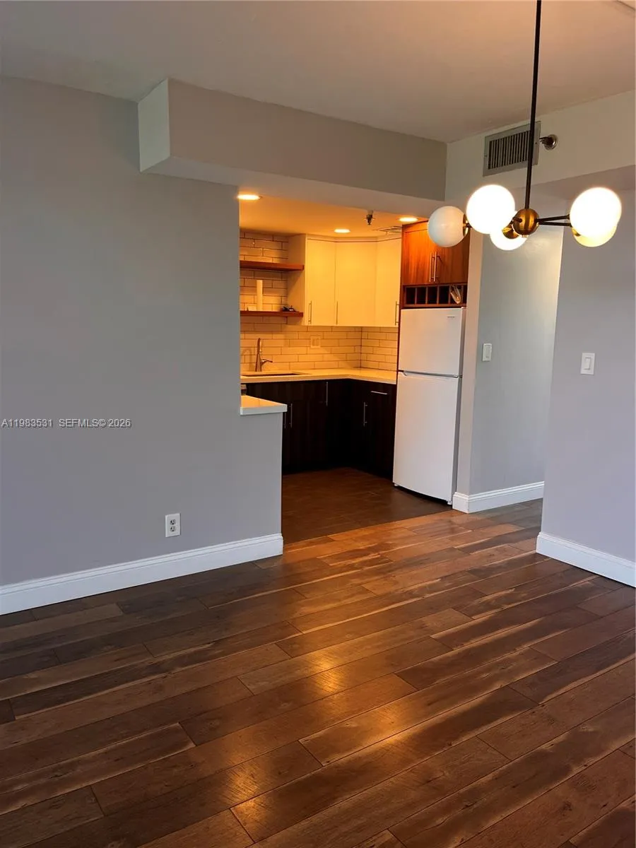 3100 W Rolling Hills Cir #403 Davie, FL 33328