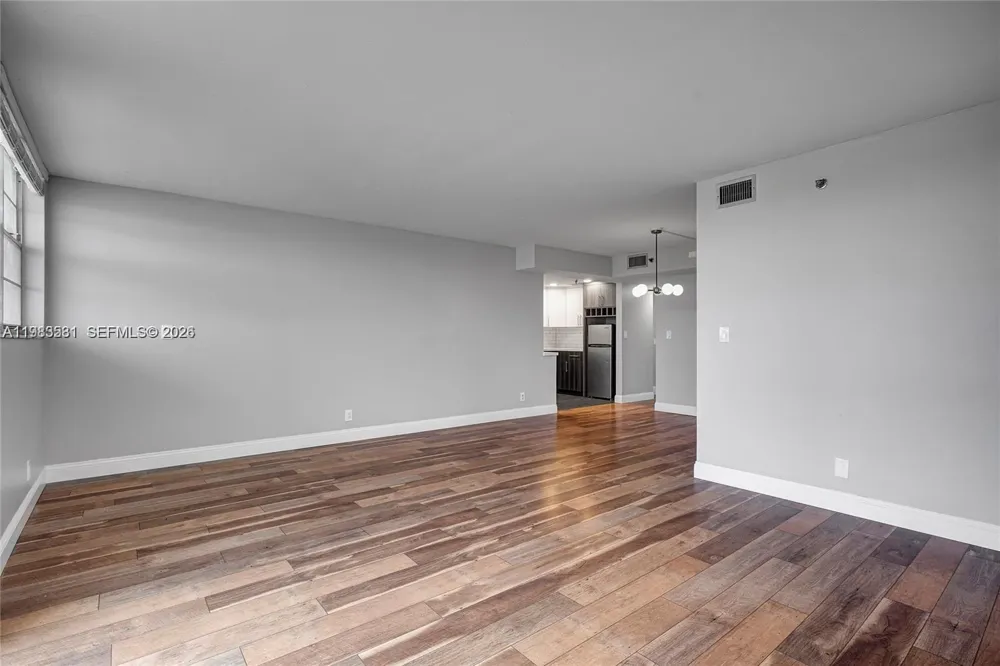 3100 W Rolling Hills Cir #403 Davie, FL 33328