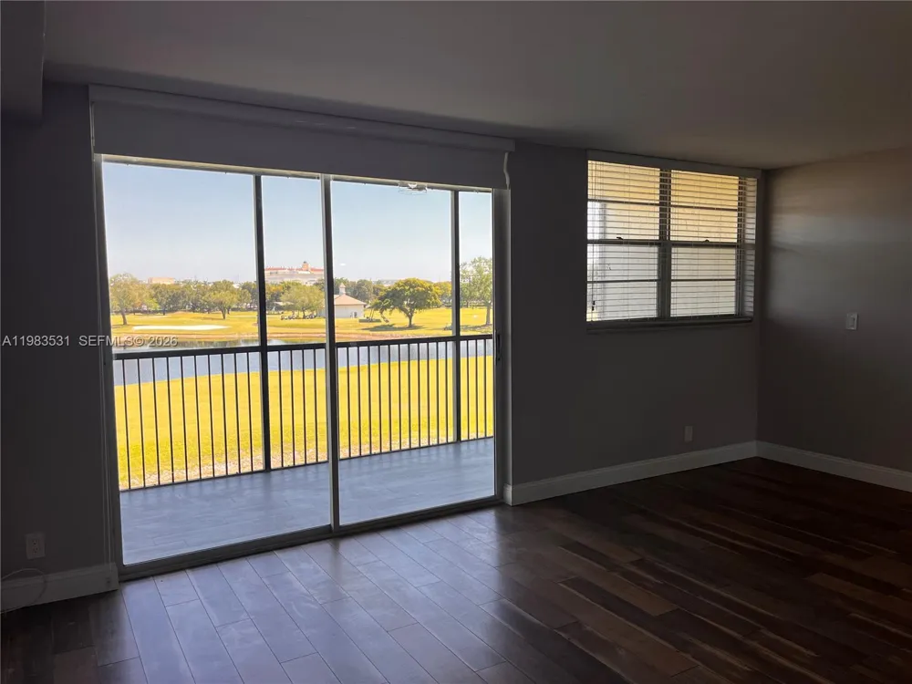 3100 W Rolling Hills Cir #403 Davie, FL 33328