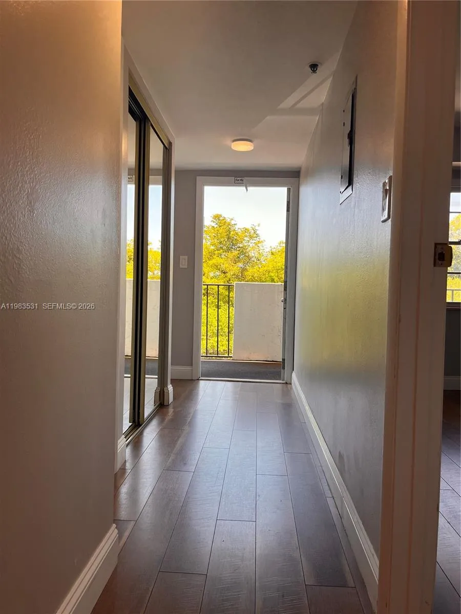 3100 W Rolling Hills Cir #403 Davie, FL 33328