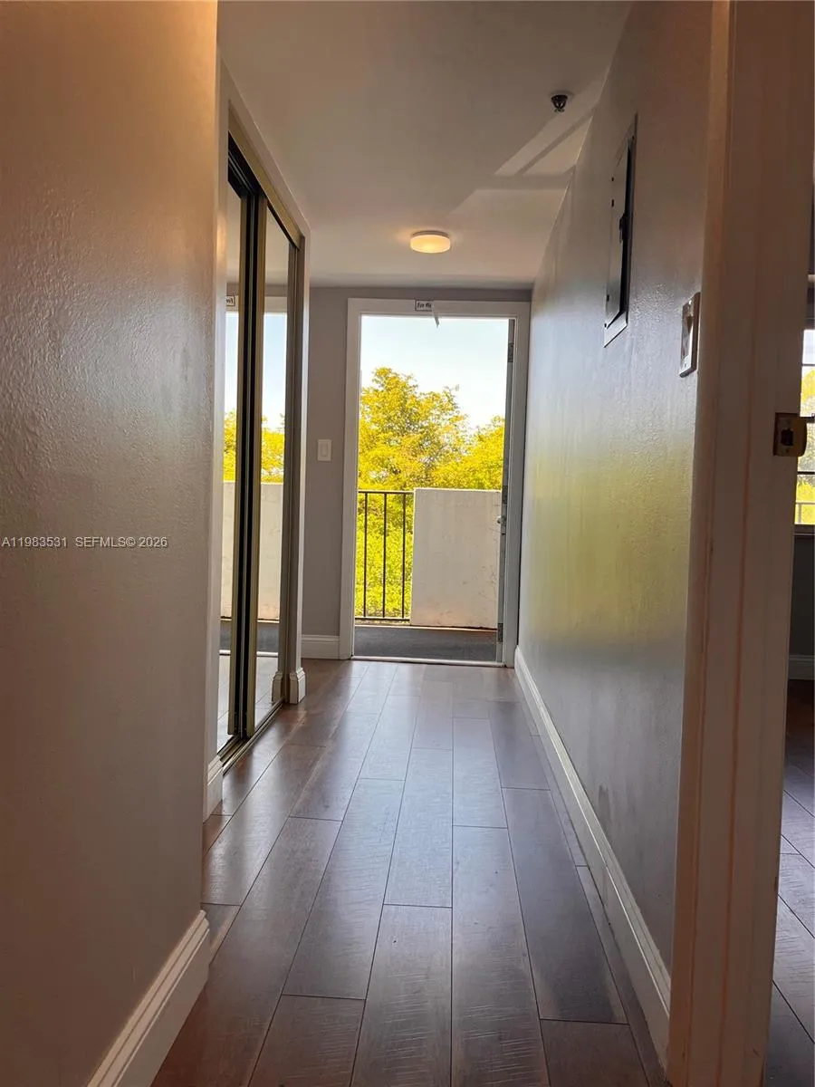 3100 W Rolling Hills Cir #403 Davie, FL 33328