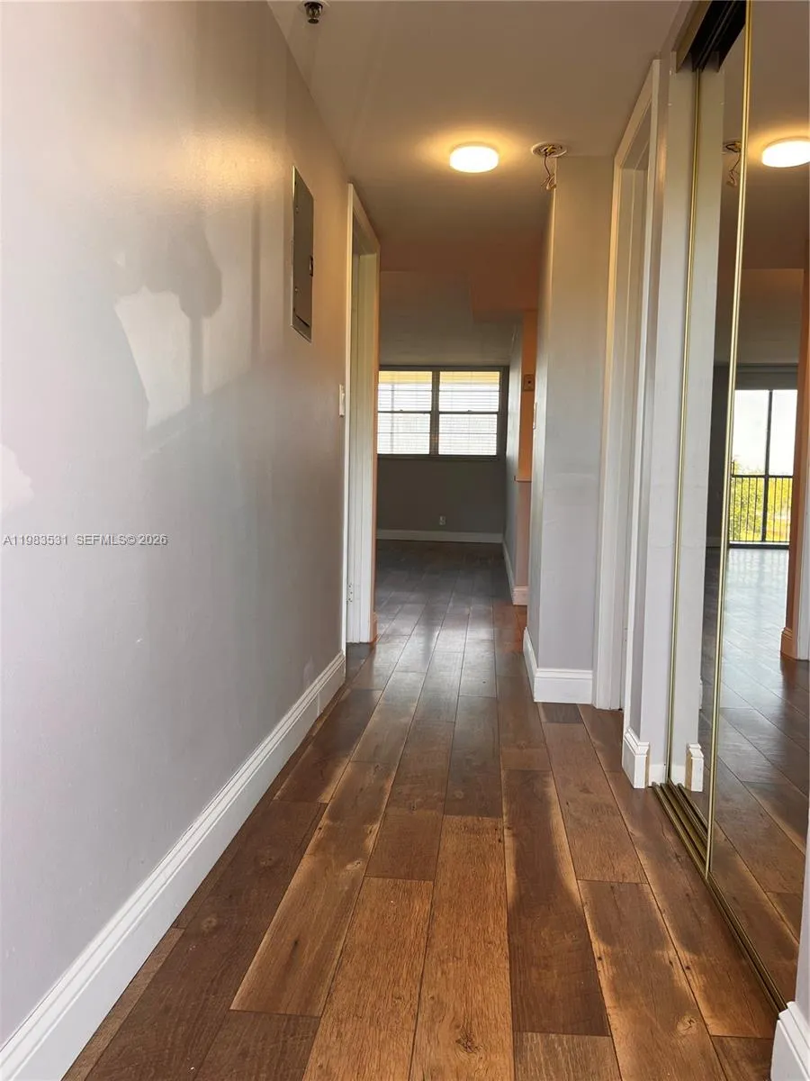 3100 W Rolling Hills Cir #403 Davie, FL 33328