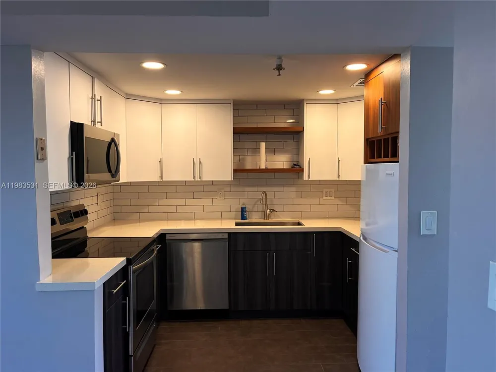 3100 W Rolling Hills Cir #403 Davie, FL 33328