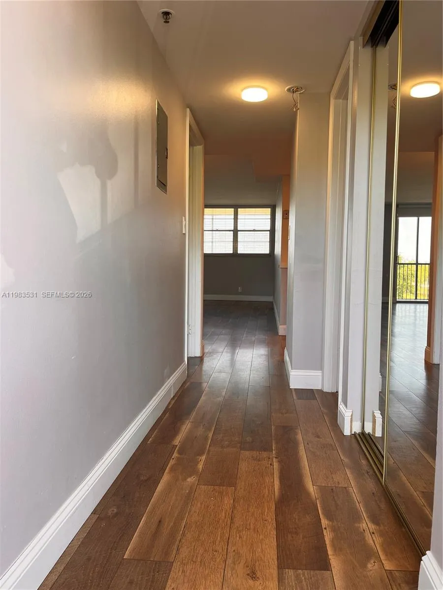 3100 W Rolling Hills Cir #403 Davie, FL 33328