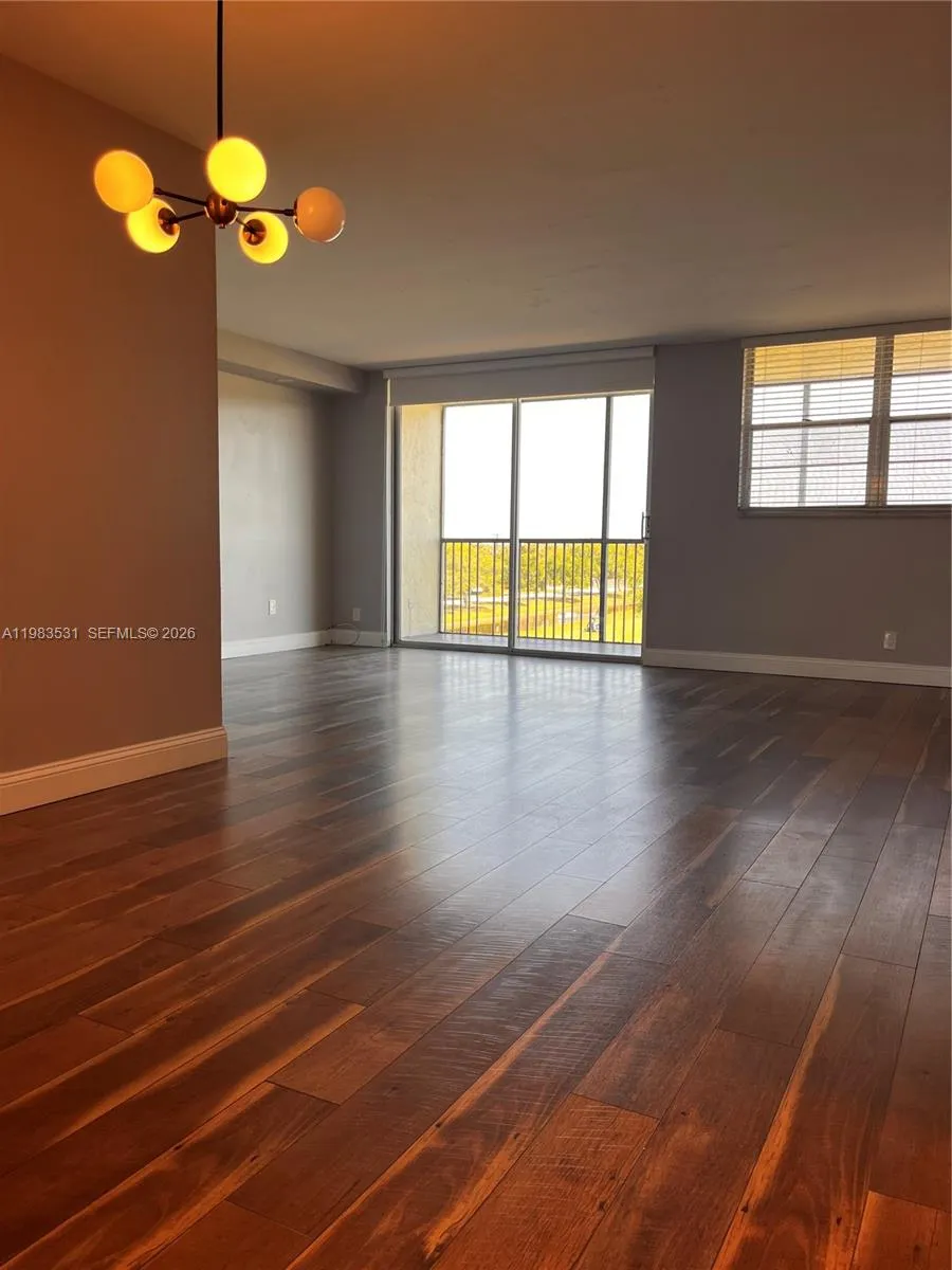 3100 W Rolling Hills Cir #403 Davie, FL 33328