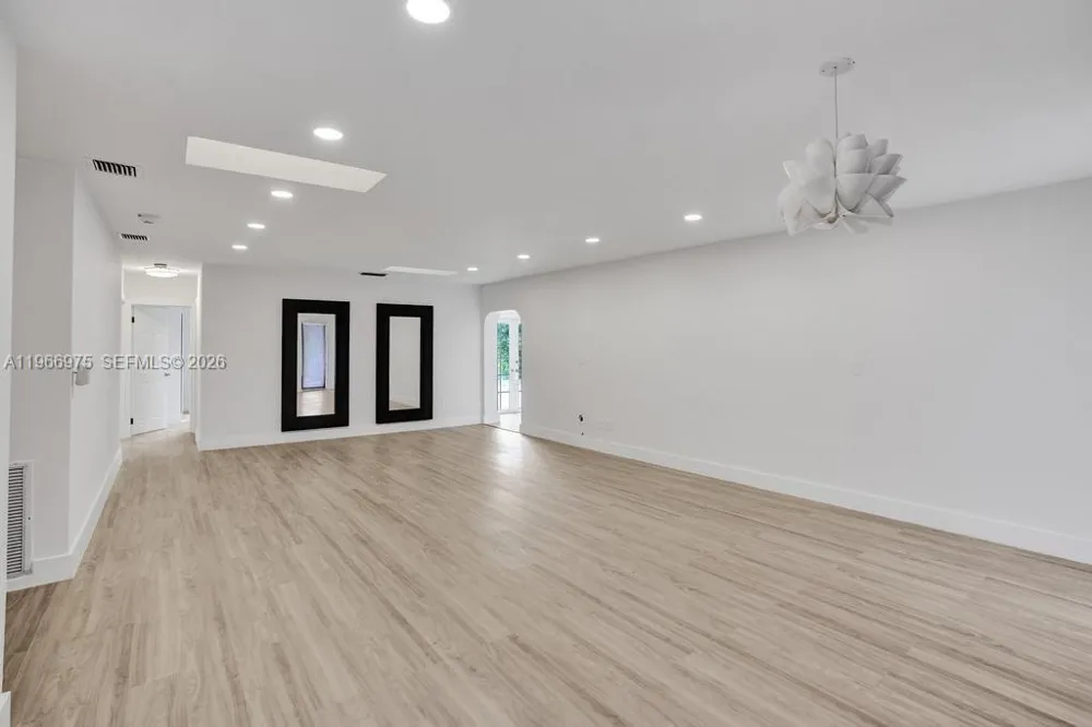19710 NE 23rd Ave Miami, FL 33180