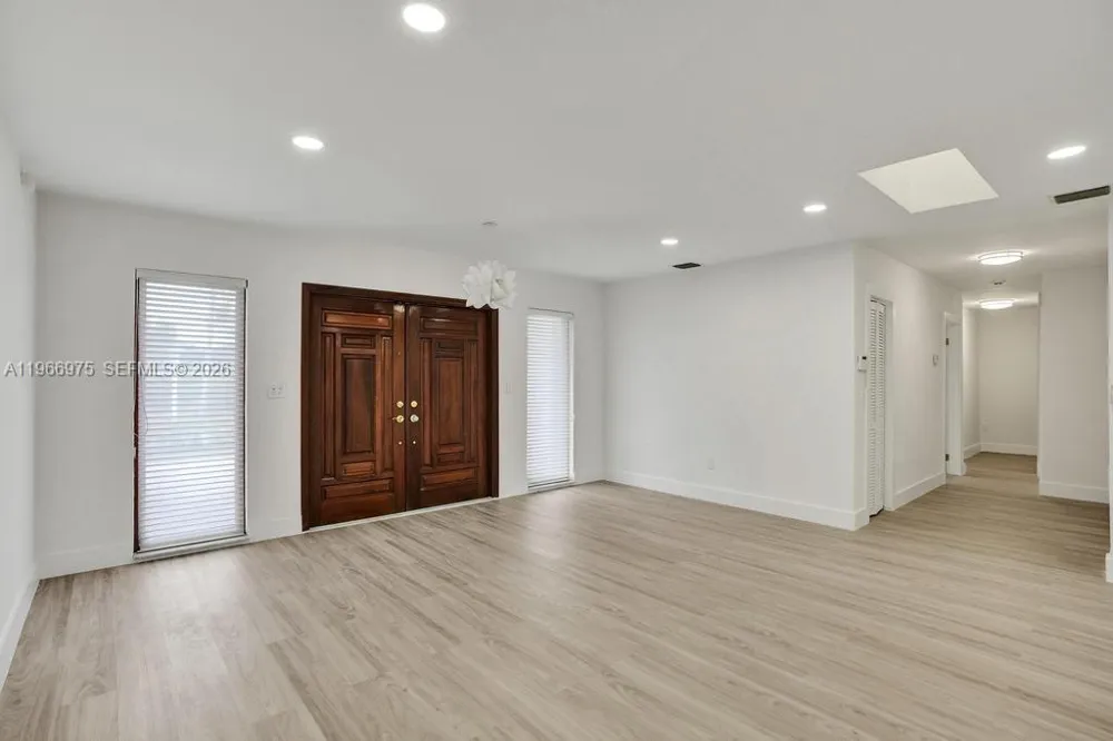 19710 NE 23rd Ave Miami, FL 33180