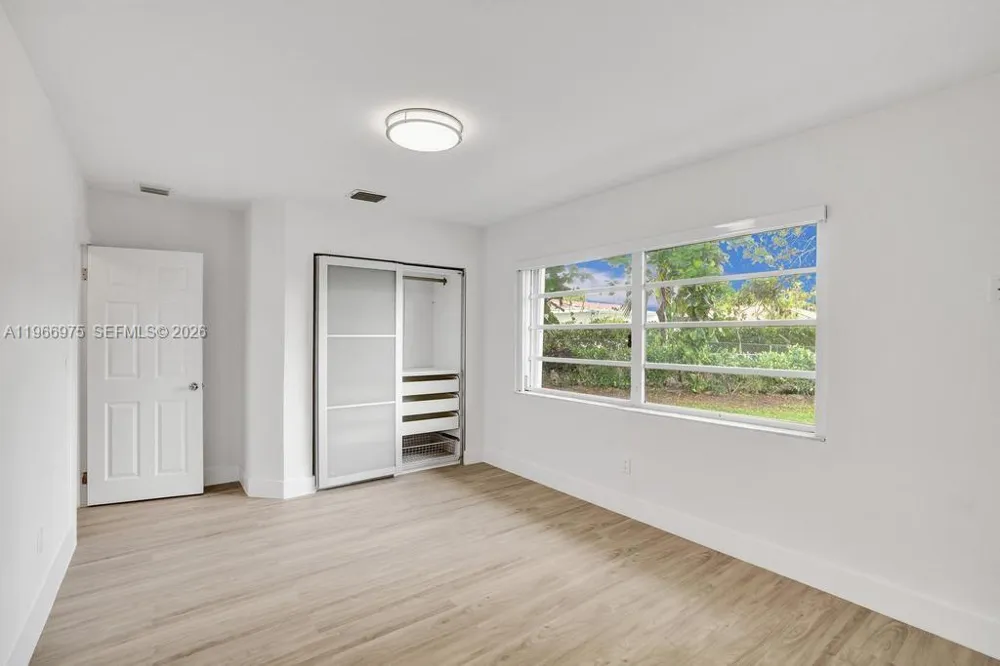 19710 NE 23rd Ave Miami, FL 33180