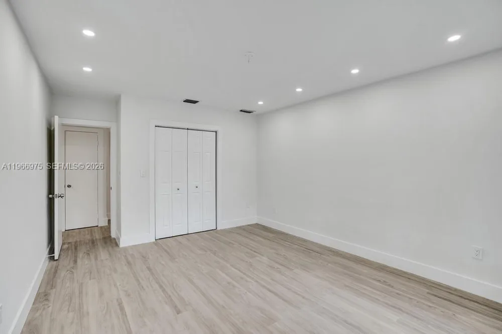 19710 NE 23rd Ave Miami, FL 33180