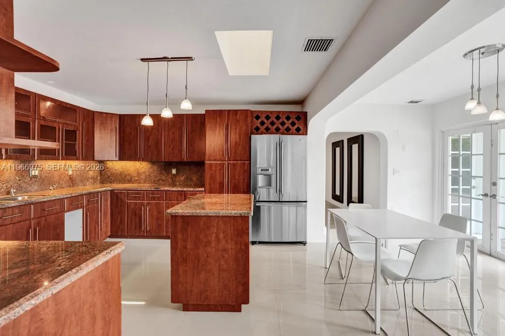 19710 NE 23rd Ave Miami, FL 33180