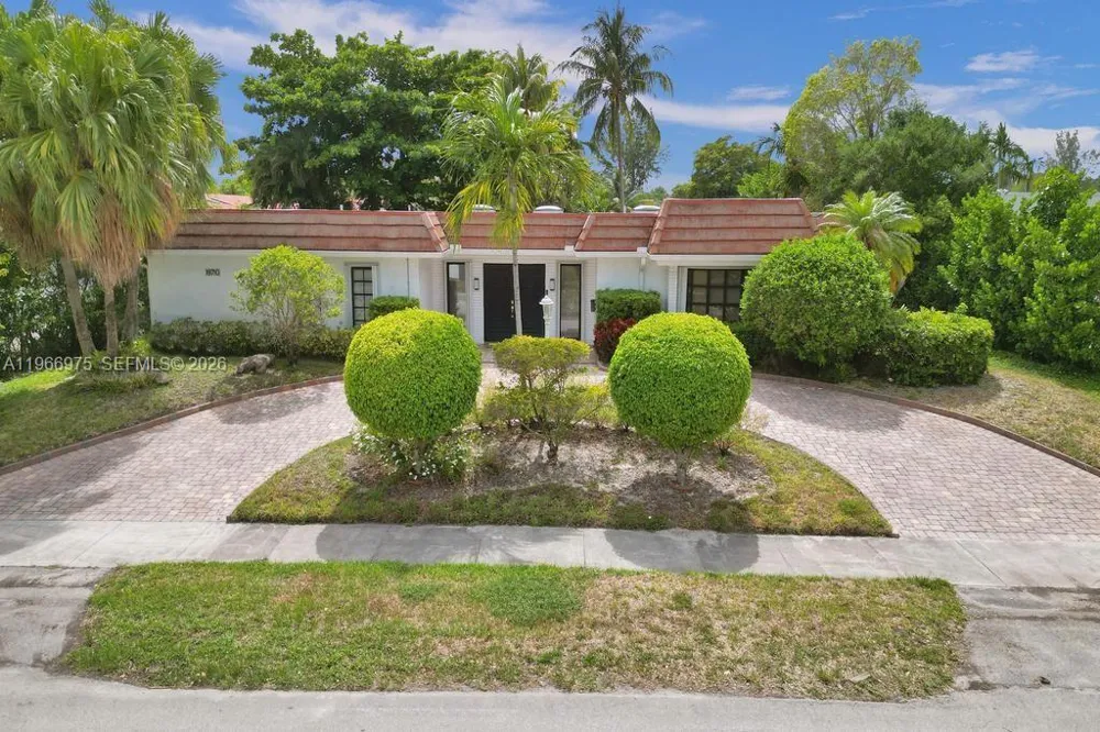 19710 NE 23rd Ave Miami, FL 33180