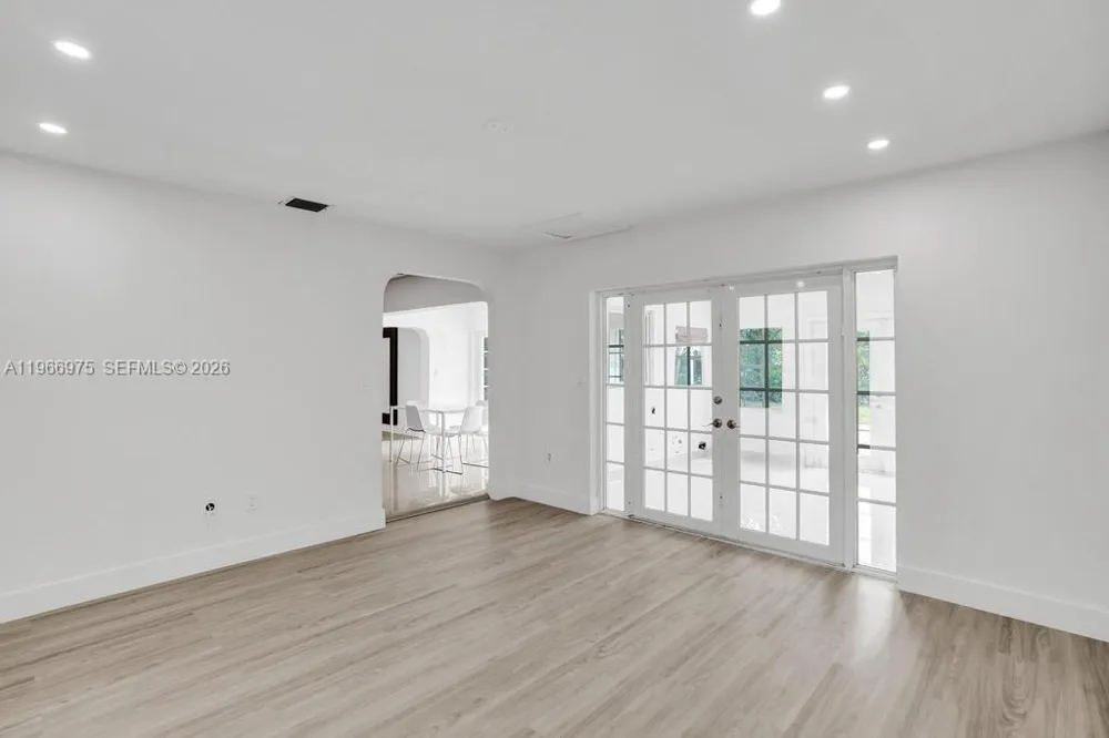 19710 NE 23rd Ave Miami, FL 33180