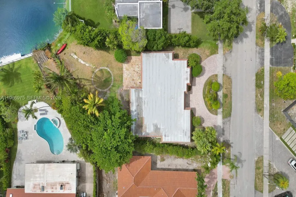 19710 NE 23rd Ave Miami, FL 33180