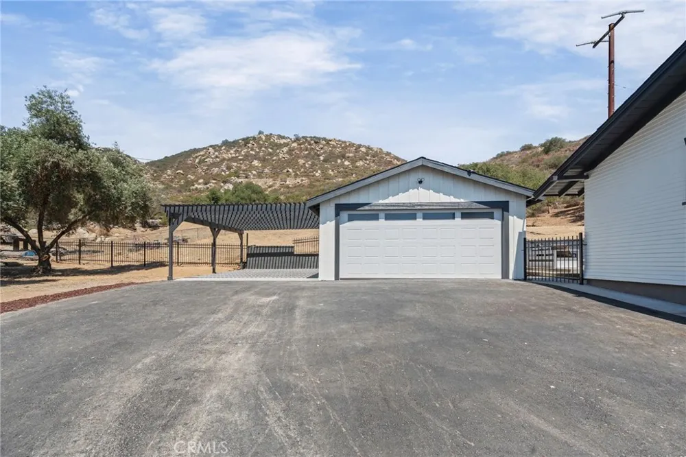 3161 Shue Escondido, CA 92027