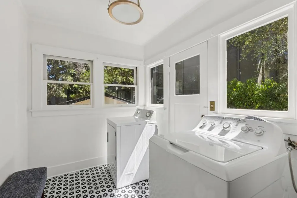 246 Palo Alto Avenue Palo Alto, CA 94301