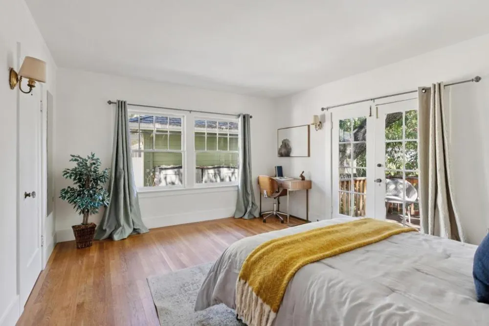 246 Palo Alto Avenue Palo Alto, CA 94301