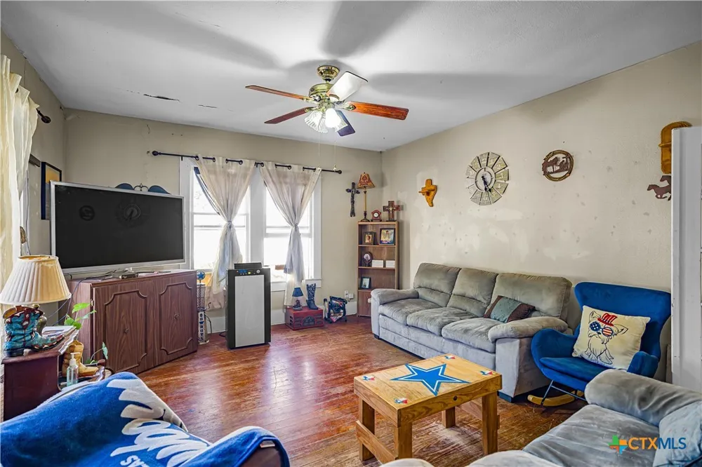 520 E First Street Cuero, TX 77954