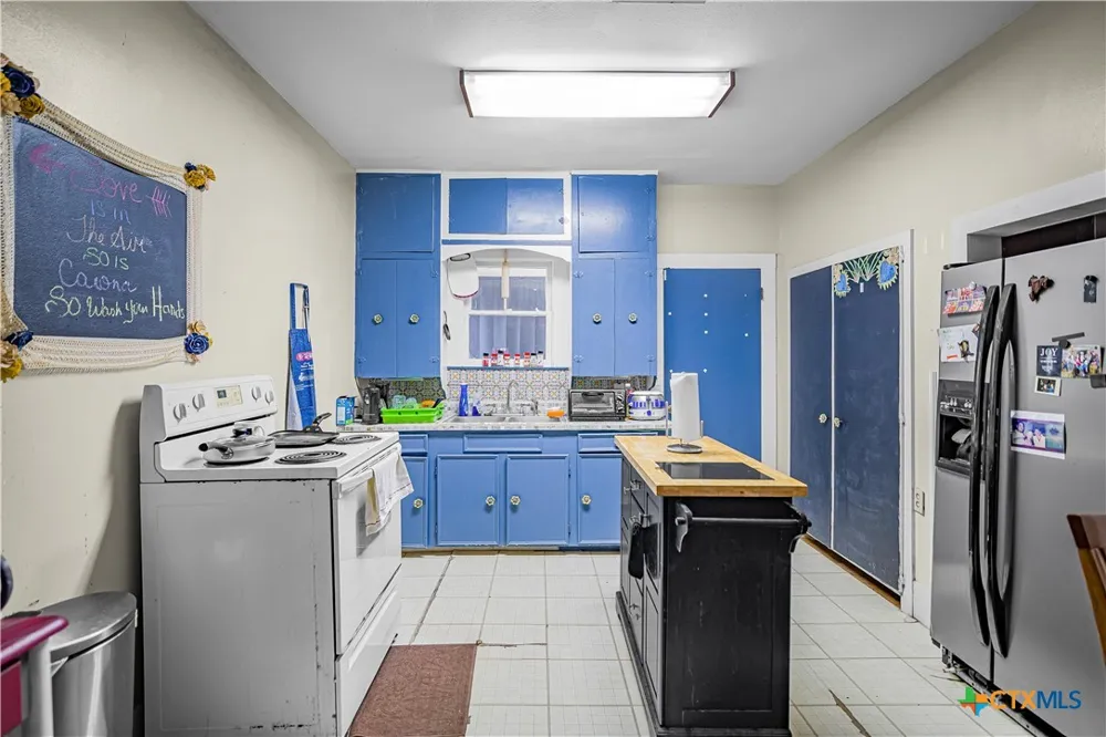 520 E First Street Cuero, TX 77954