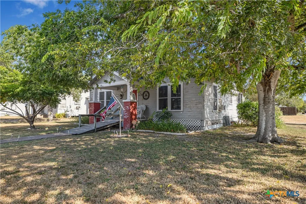 520 E First Street Cuero, TX 77954