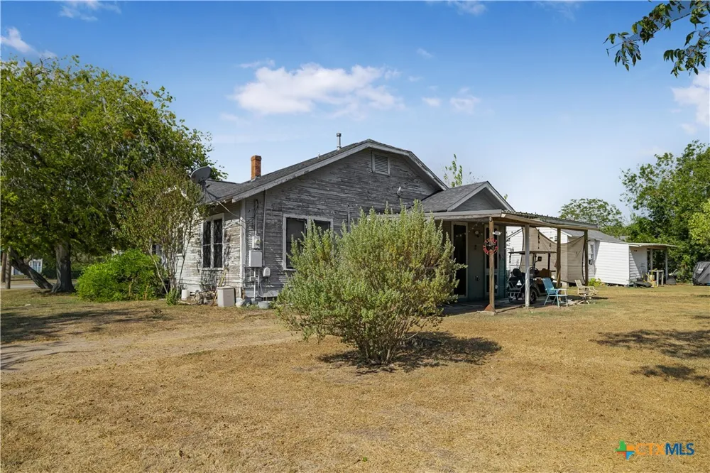 520 E First Street Cuero, TX 77954