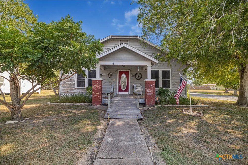 520 E First Street Cuero, TX 77954