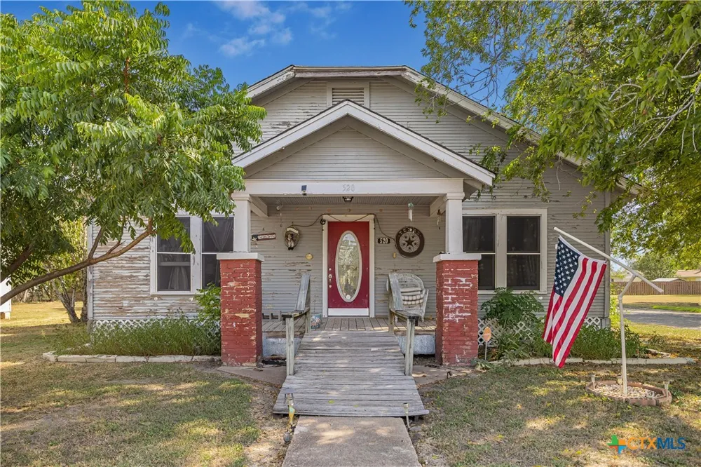 520 E First Street Cuero, TX 77954