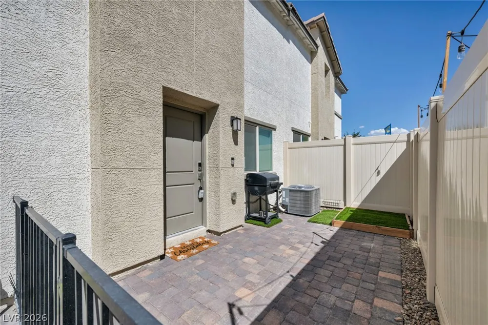 2742 Champagne Gold Avenue North Las Vegas, NV 89086