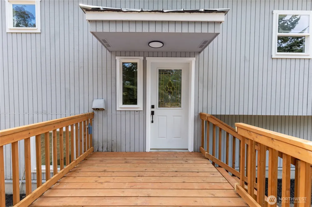 1386 Admirals Drive Oak Harbor, WA 98277