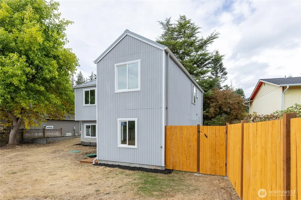 1386 Admirals Drive Oak Harbor, WA 98277