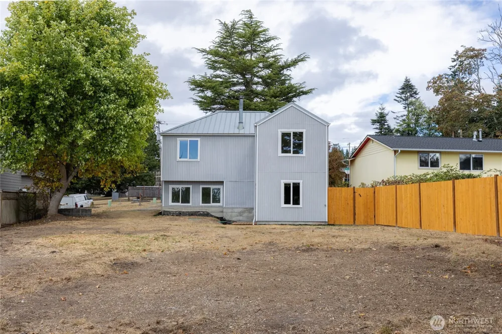 1386 Admirals Drive Oak Harbor, WA 98277