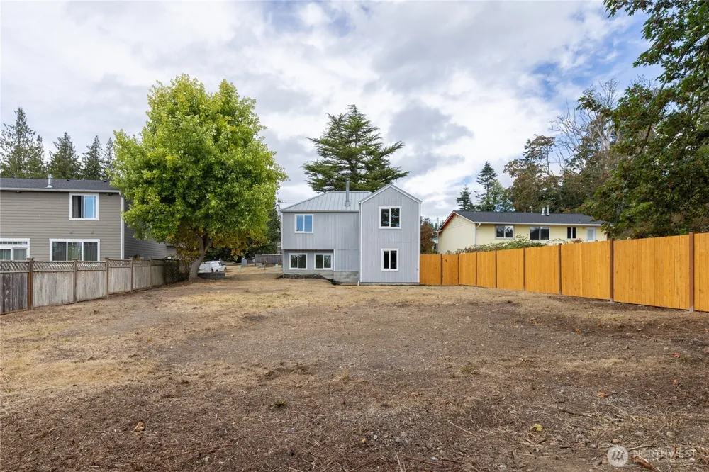 1386 Admirals Drive Oak Harbor, WA 98277