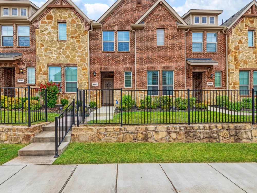 1913 Buffalo Hill Drive Mesquite, TX 75149