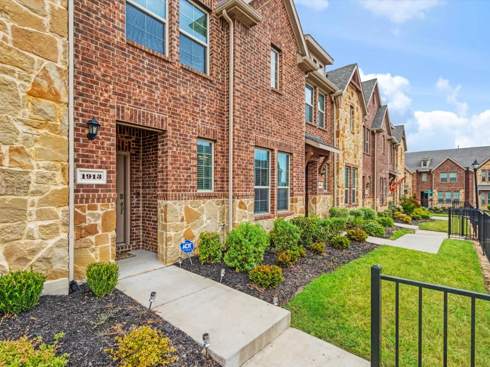 1913 Buffalo Hill Drive Mesquite, TX 75149