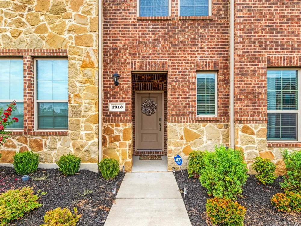 1913 Buffalo Hill Drive Mesquite, TX 75149