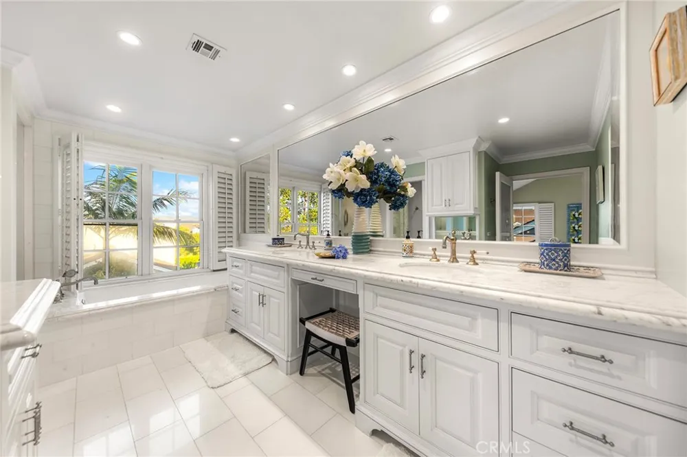 57 Hillsdale Newport Beach, CA 92660