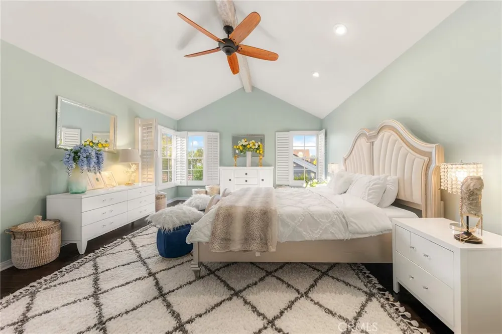 57 Hillsdale Newport Beach, CA 92660
