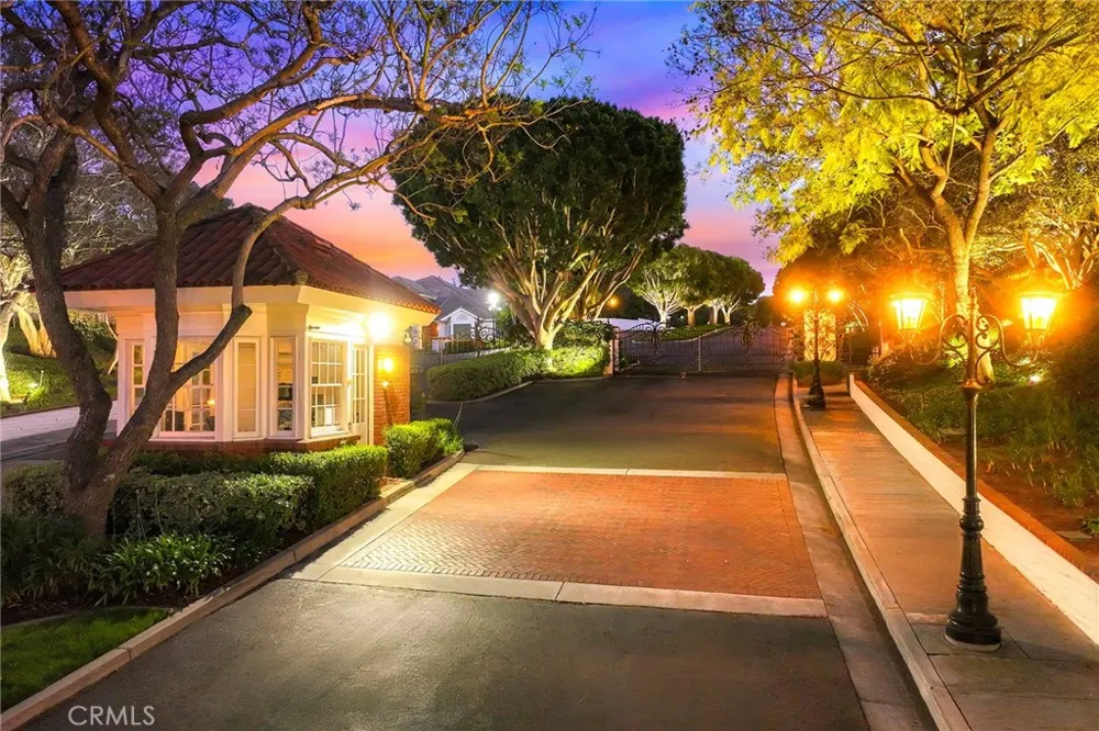 57 Hillsdale Newport Beach, CA 92660