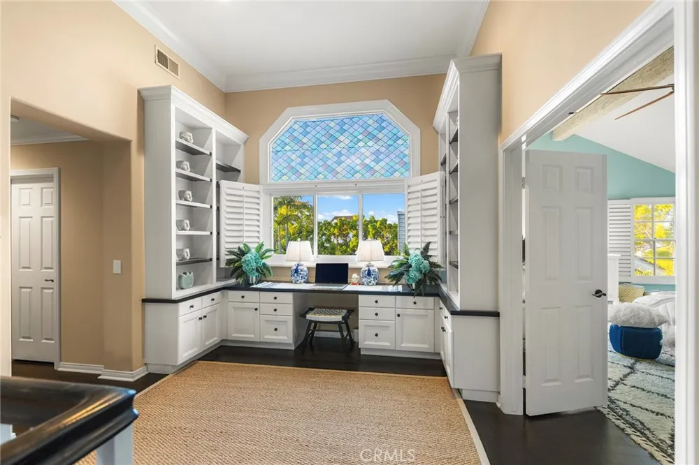 57 Hillsdale Newport Beach, CA 92660