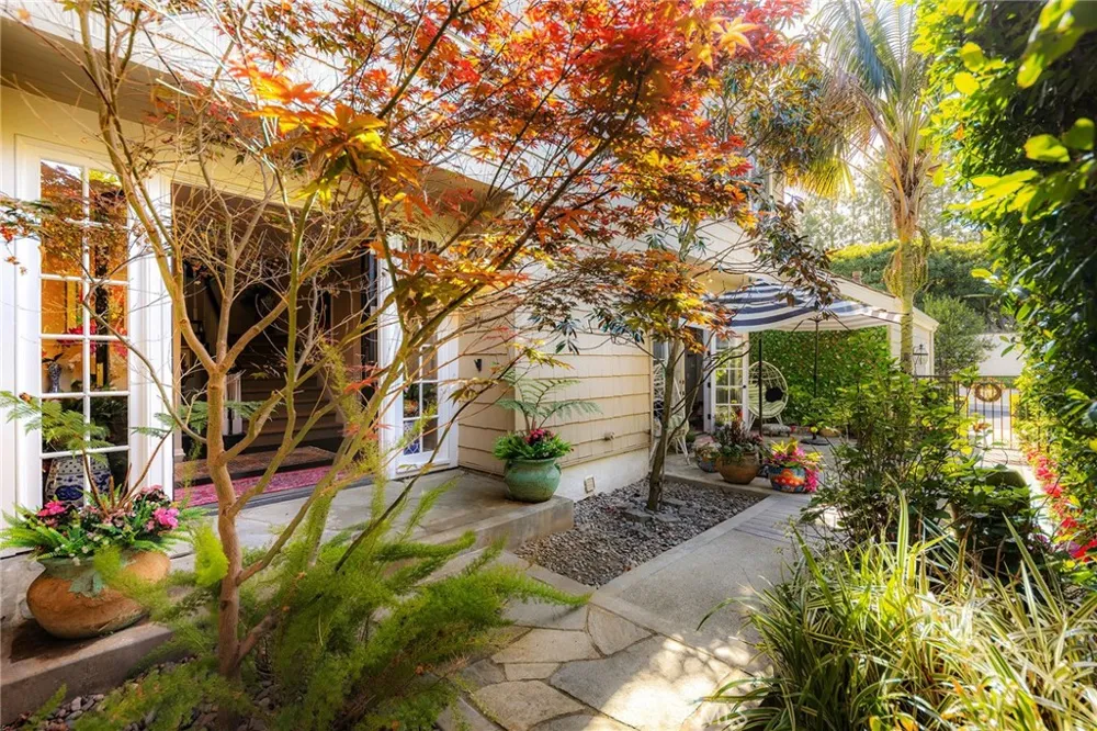 57 Hillsdale Newport Beach, CA 92660