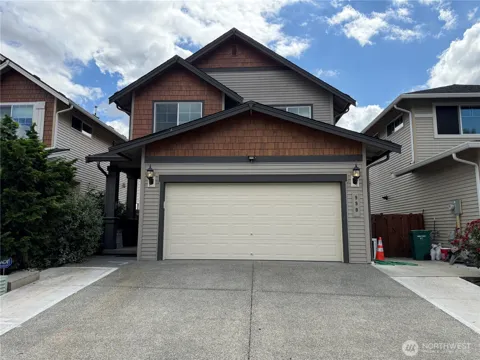 990 42nd Court NE